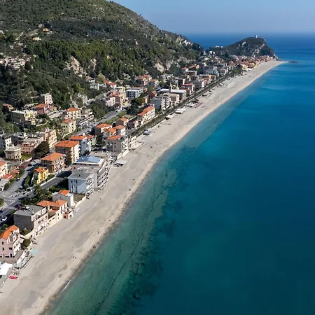 Appartamento Liliana - Casa Aurora - Trilocale Elegante Con Balcone Vista Mare - Accesso Diretto *