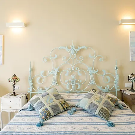 Appartamento Liliana - Casa Aurora - Trilocale Elegante Con Balcone Vista Mare - Accesso Diretto