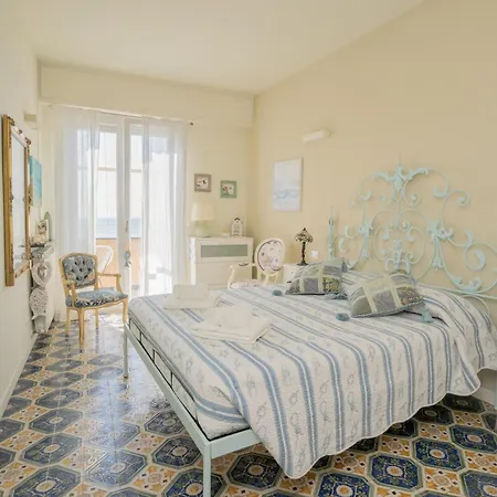 Liliana - Casa Aurora - Trilocale Elegante Con Balcone Vista Mare - Accesso Diretto * Varigotti