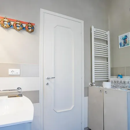 Liliana - Casa Aurora - Trilocale Elegante Con Balcone Vista Mare - Accesso Diretto