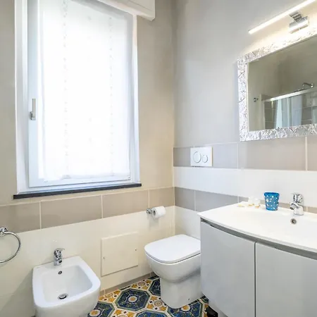 Liliana - Casa Aurora - Trilocale Elegante Con Balcone Vista Mare - Accesso Diretto