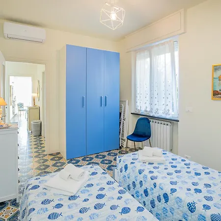 Liliana - Casa Aurora - Trilocale Elegante Con Balcone Vista Mare - Accesso Diretto Appartamento