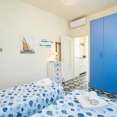 Appartamento Liliana - Casa Aurora - Trilocale Elegante Con Balcone Vista Mare - Accesso Diretto