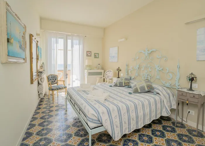 Liliana - Stella Marina - Trilocale Elegante Con Balcone Vista Mare - Accesso Diretto * Varigotti
